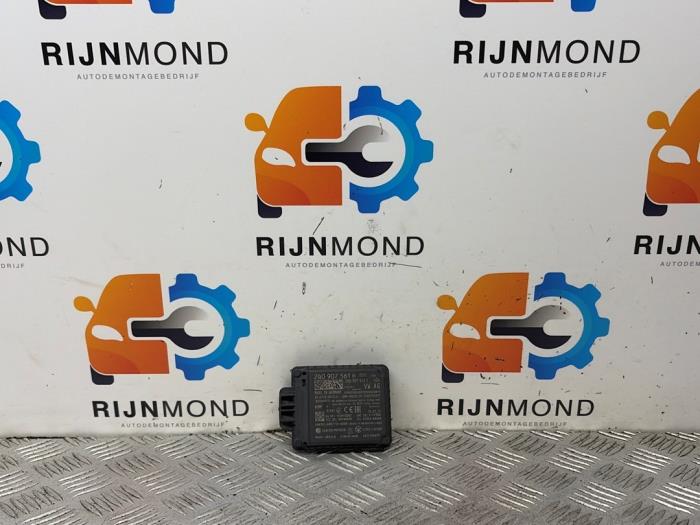 ACC Sensor (afstand) van een Seat Arona (KJX) 1.0 TSI 12V 2021