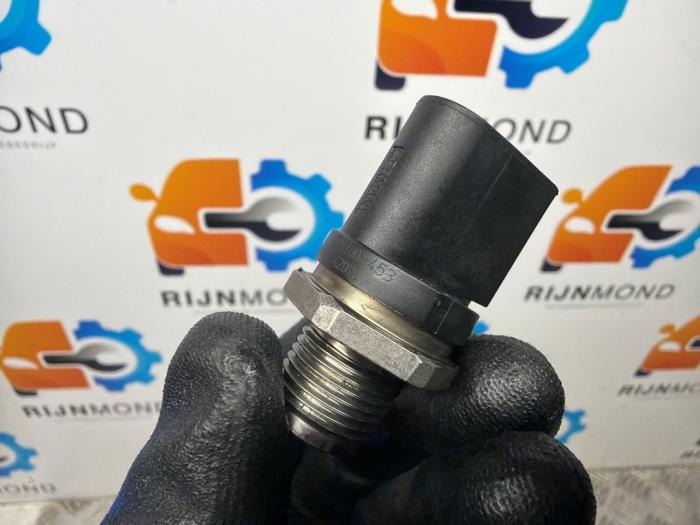 Brandstofdruk sensor van een BMW 5 serie (G30) 530d 3.0 TwinPower Turbo 24V 2018