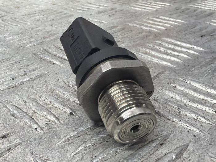 Brandstofdruk sensor van een BMW 5 serie (G30) 530d 3.0 TwinPower Turbo 24V 2018
