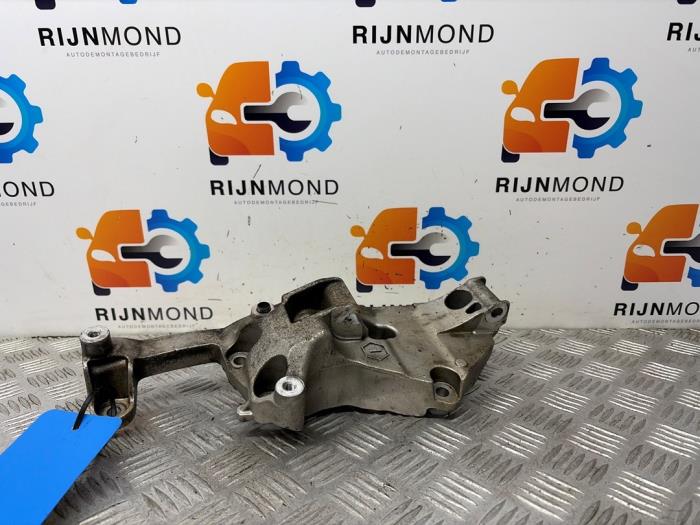 Gebruikte Dynamosteun boven Opel Corsa F (UB/UH/UP) 1.2 Turbo 12V 100 Prijs € 24,19 Inclusief btw aangeboden door Autodemontage Rijnmond BV