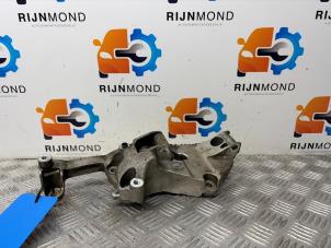 Gebruikte Dynamosteun boven Opel Corsa F (UB/UH/UP) 1.2 Turbo 12V 100 Prijs € 24,19 Inclusief btw aangeboden door Autodemontage Rijnmond BV