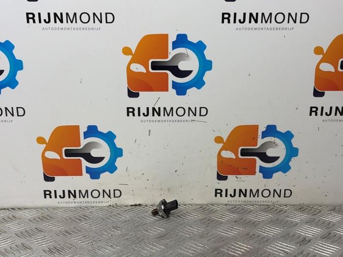 Brandstofdruk sensor van een Opel Corsa F (UB/UH/UP) 1.2 Turbo 12V 100 2020