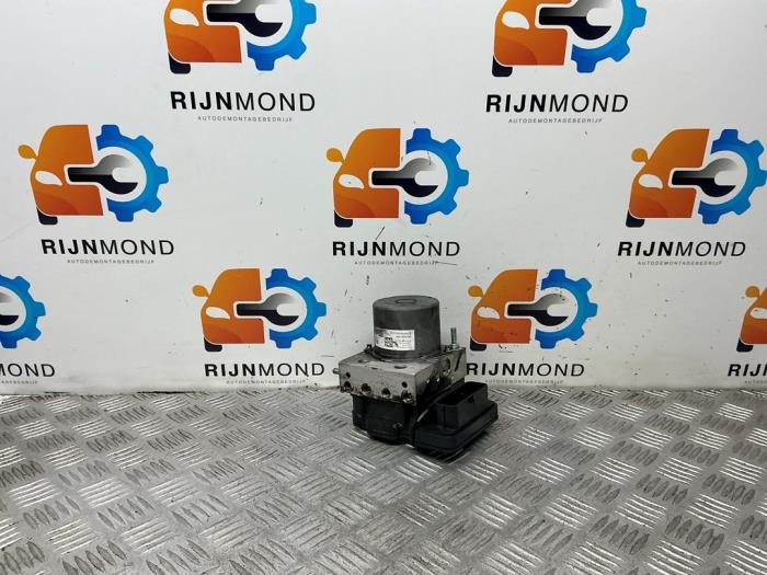 Gebruikte ABS Pomp Opel Crossland (X) 1.2 Turbo 12V Prijs € 49,99 Margeregeling aangeboden door Autodemontage Rijnmond BV