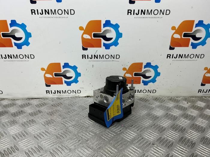 Gebruikte ABS Pomp Toyota Yaris III (P13) 1.33 16V Dual VVT-I Prijs € 90,74 Inclusief btw aangeboden door Autodemontage Rijnmond BV