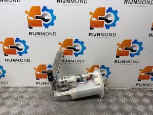 Gebruikte Tank element Pomp Toyota Yaris III (P13) 1.33 16V Dual VVT-I Prijs € 48,39 Inclusief btw aangeboden door Autodemontage Rijnmond BV