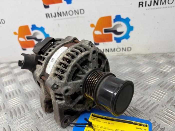 Dynamo van een Ford Focus 3 1.0 Ti-VCT EcoBoost 12V 100 2015