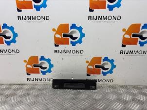 Gebruikte Achterklep Handgreep Ford Focus 3 1.0 Ti-VCT EcoBoost 12V 100 Prijs € 24,19 Inclusief btw aangeboden door Autodemontage Rijnmond BV