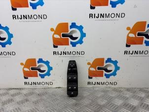 Gebruikte Schakelaar Elektrisch Raam BMW 2 serie Active Tourer (F45) 220i 2.0 TwinPower Turbo 16V Prijs € 30,24 Inclusief btw aangeboden door Autodemontage Rijnmond BV