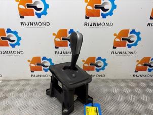 Gebruikte Selectiehendel automaat Opel Corsa C (F08/68) 1.2 16V Prijs € 49,99 Margeregeling aangeboden door Autodemontage Rijnmond BV