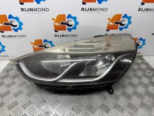 Gebruikte Linker Koplamp Renault Clio IV (5R) 0.9 Energy TCE 90 12V Prijs € 124,99 Margeregeling aangeboden door Autodemontage Rijnmond BV