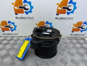 Gebruikte Chaufage Ventilatiemotor BMW 5 serie (G30) 520e 2.0 Turbo 16V Prijs € 49,99 Margeregeling aangeboden door Autodemontage Rijnmond BV