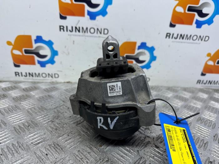 Gebruikte Motorsteun BMW 5 serie (G30) 520e 2.0 Turbo 16V Prijs € 49,99 Margeregeling aangeboden door Autodemontage Rijnmond BV