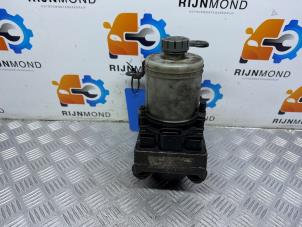 Gebruikte Pomp Servo Volkswagen Polo IV (9N1/2/3) 1.4 16V Prijs € 89,99 Margeregeling aangeboden door Autodemontage Rijnmond BV