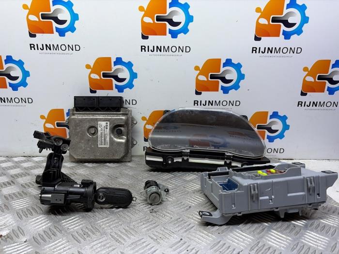 Gebruikte Kontaktslot + computer Opel Combo 1.3 CDTI 16V Prijs op aanvraag aangeboden door Autodemontage Rijnmond BV