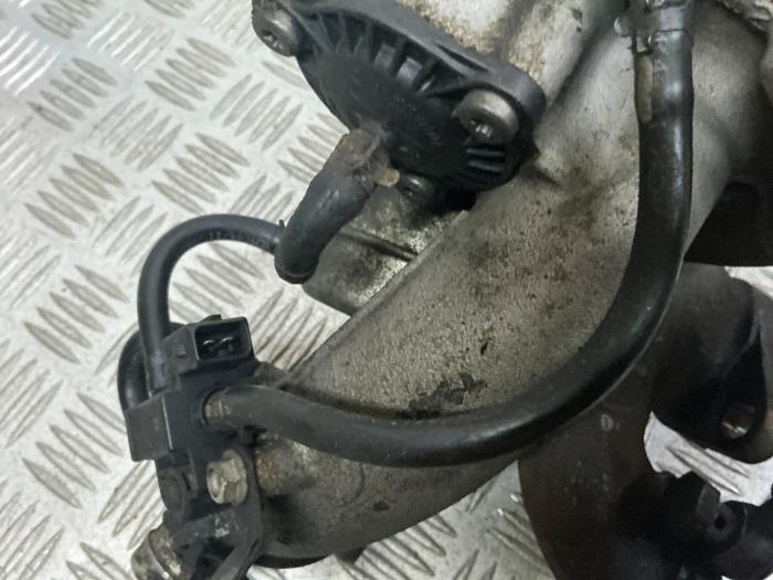 Turbo van een Opel Astra J (PC6/PD6/PE6/PF6) 1.4 Turbo 16V 2012