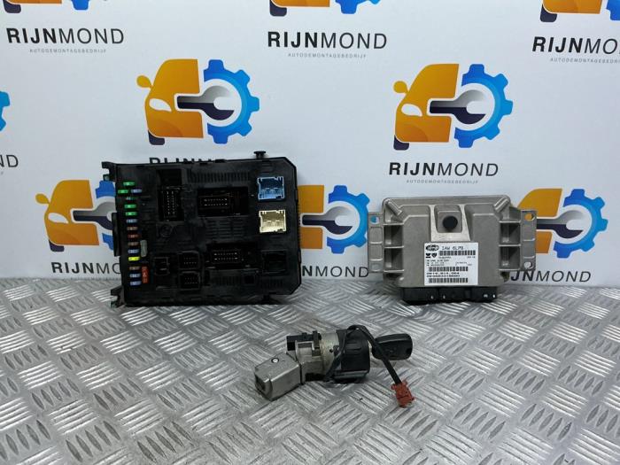 Gebruikte Kontaktslot + computer Peugeot 307 SW (3H) 2.0 16V Prijs € 99,99 Margeregeling aangeboden door Autodemontage Rijnmond BV