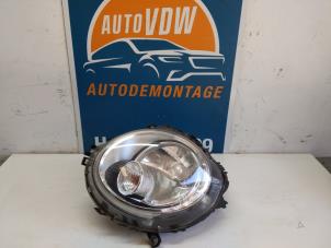 Gebruikte Linker Koplamp Mini Clubman (R55) 1.6 16V Cooper Prijs € 44,00 Margeregeling aangeboden door Autodemontage VDW