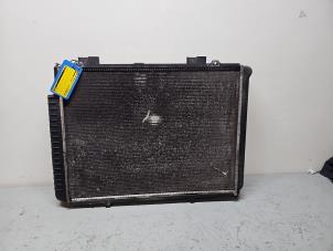Gebruikte Radiateur Mercedes E Combi (S210) Prijs € 37,00 Margeregeling aangeboden door Autodemontage VDW