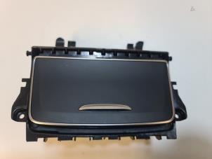 Gebruikte Asbak voor Mercedes A (W176) 1.6 A-180 16V Prijs € 22,00 Margeregeling aangeboden door Autodemontage VDW