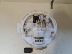 Gebruikte Brandstofpomp Elektrisch Mercedes A (W176) 1.6 A-180 16V Prijs € 74,00 Margeregeling aangeboden door Autodemontage VDW