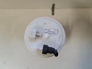 Gebruikte Benzinepomp Nissan Qashqai (J10) 2.0 16V Prijs € 74,00 Margeregeling aangeboden door Autodemontage VDW