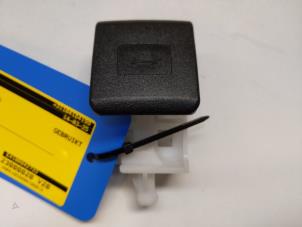 Gebruikte Motorkap hendel Toyota Yaris III (P13) 1.33 16V Dual VVT-I Prijs € 11,00 Margeregeling aangeboden door Autodemontage VDW