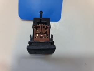 Gebruikte PDC Schakelaar Toyota Yaris III (P13) 1.33 16V Dual VVT-I Prijs € 14,00 Margeregeling aangeboden door Autodemontage VDW