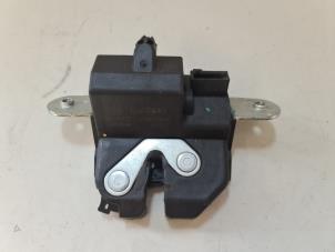 Gebruikte Slotmechaniek Achterklep Opel Corsa D 1.3 CDTi 16V ecoFLEX Prijs € 14,00 Margeregeling aangeboden door Autodemontage VDW