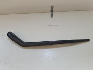 Gebruikte Ruitenwisserarm achter Toyota Yaris III (P13) 1.33 16V Dual VVT-I Prijs € 7,00 Margeregeling aangeboden door Autodemontage VDW