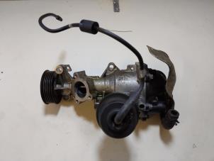 Gebruikte Extra waterpomp Mercedes A (W176) 1.6 A-180 16V Prijs € 74,00 Margeregeling aangeboden door Autodemontage VDW