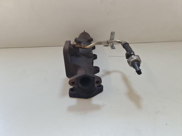 Uitlaatspruitstuk van een Mercedes-Benz A (W176) 1.6 A-180 16V 2016