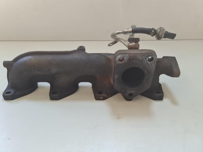 Uitlaatspruitstuk van een Mercedes-Benz A (W176) 1.6 A-180 16V 2016