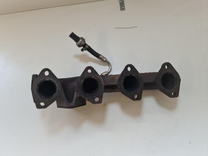 Uitlaatspruitstuk van een Mercedes-Benz A (W176) 1.6 A-180 16V 2016