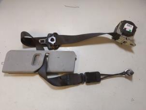 Gebruikte Veiligheidsgordel rechts-voor Opel Corsa D 1.3 CDTi 16V ecoFLEX Prijs € 22,00 Margeregeling aangeboden door Autodemontage VDW