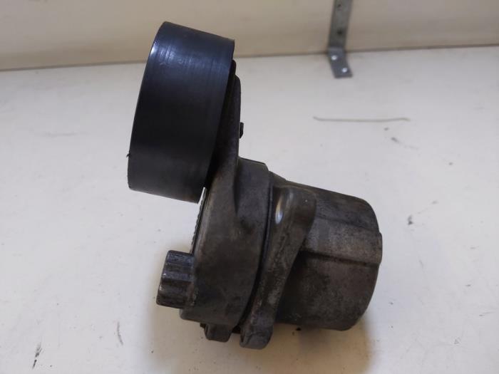 Spanner multiriem van een Mercedes-Benz E (W212) E-250 CDI 16V BlueEfficiency,BlueTec 2013