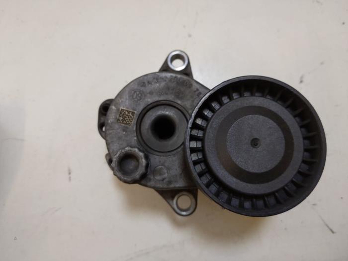 Spanner multiriem van een Mercedes-Benz E (W212) E-250 CDI 16V BlueEfficiency,BlueTec 2013