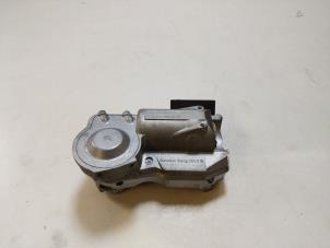 Gebruikte Anti diefstal slot Mercedes E (W210) 2.2 E-200 CDI 16V Prijs € 37,00 Margeregeling aangeboden door Autodemontage VDW