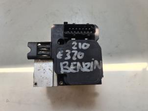 Gebruikte ABS Pomp Mercedes E (W210) 3.2 E-320 V6 18V Prijs € 56,00 Margeregeling aangeboden door Autodemontage VDW