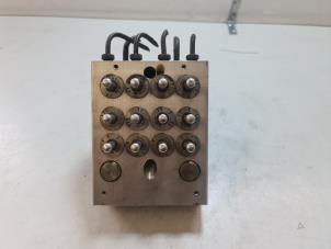 Gebruikte ABS Pomp Mercedes C Combi (S203) 2.0 C-200K 16V Prijs € 37,00 Margeregeling aangeboden door Autodemontage VDW