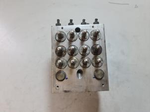 Gebruikte ABS Pomp Mercedes C Combi (S203) 2.0 C-200K 16V Prijs € 37,00 Margeregeling aangeboden door Autodemontage VDW