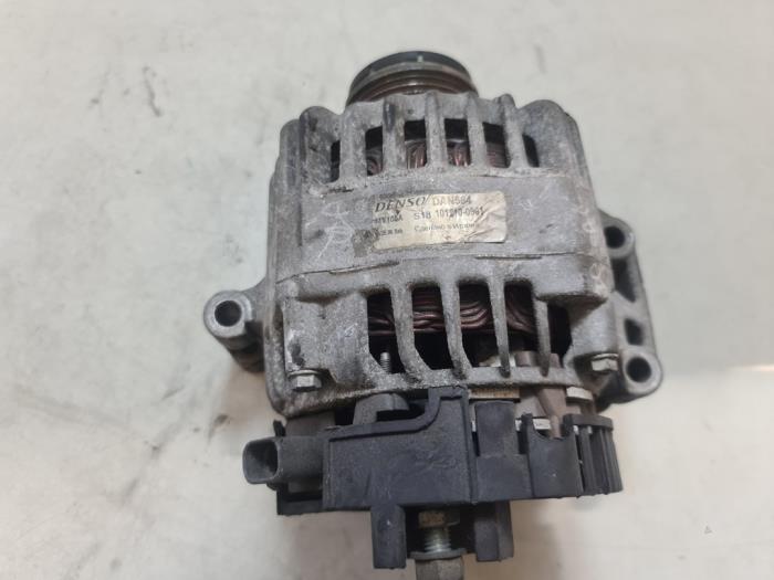 Dynamo van een Opel Corsa D 1.3 CDTi 16V ecoFLEX 2011