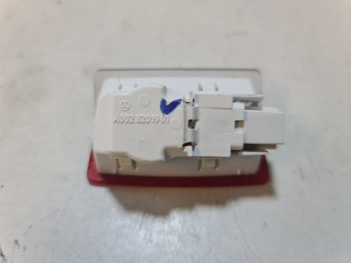 Instapverlichting van een Mercedes-Benz C (W205) C-220 2.2 CDI BlueTEC, C-220 d 16V 2014