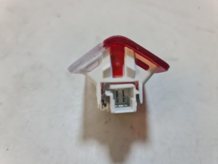 Instapverlichting van een Mercedes-Benz C (W205) C-220 2.2 CDI BlueTEC, C-220 d 16V 2014