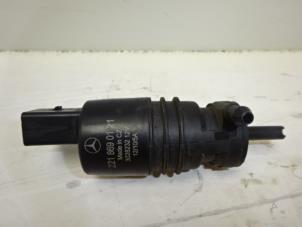 Gebruikte Ruitensproeierpomp voor Mercedes C (W204) 3.0 C-350 CDI V6 24V Prijs € 6,90 Margeregeling aangeboden door Autodemontagebedrijf de Jong