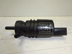 Gebruikte Ruitensproeierpomp voor BMW 1 serie (F20) 116i 1.6 16V Prijs € 9,95 Margeregeling aangeboden door Autodemontagebedrijf de Jong
