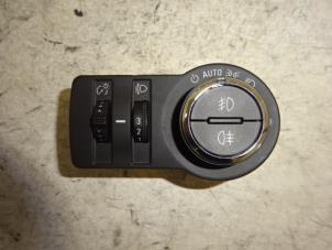 Gebruikte Licht Schakelaar Opel Mokka/Mokka X 1.4 Turbo 16V 4x2 Prijs € 39,99 Margeregeling aangeboden door Autodemontagebedrijf de Jong