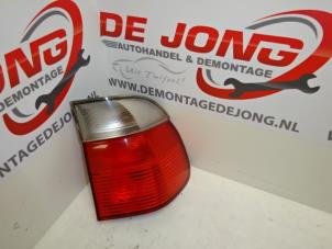 Gebruikte Achterlicht rechts BMW 5 serie Touring (E39) 525tds Prijs € 19,99 Margeregeling aangeboden door Autodemontagebedrijf de Jong