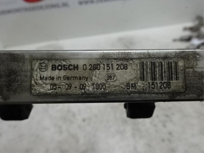 Injector (benzine injectie) van een Opel Astra J Sports Tourer (PD8/PE8/PF8) 1.4 Turbo 16V 2011