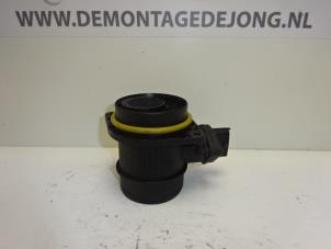 Gebruikte Luchtmassameter Chrysler PT Cruiser 2.2 CRD 16V Prijs € 29,99 Margeregeling aangeboden door Autodemontagebedrijf de Jong