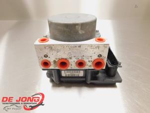 Gebruikte ABS Pomp Renault Clio III (BR/CR) 1.2 16V 75 Prijs € 17,99 Margeregeling aangeboden door Autodemontagebedrijf de Jong